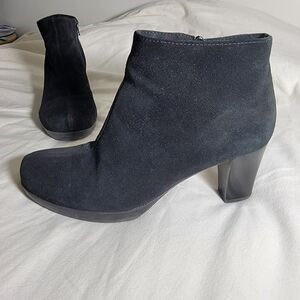 LA‎ CANADIENNE Oliver Black Waterproof Suede Leather Booties Ankle Boots, Size 8